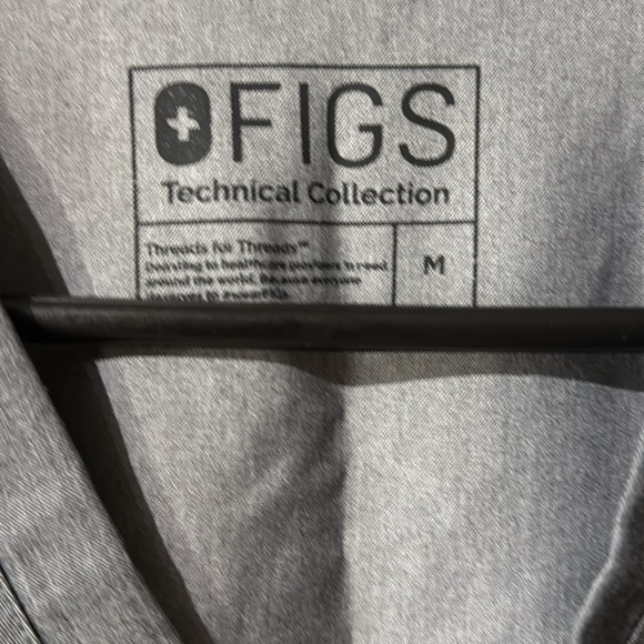 FIGS Women’s Scrub Set. Grey size medium. PO# 1507 Heather Grey - Picture 4 of 5